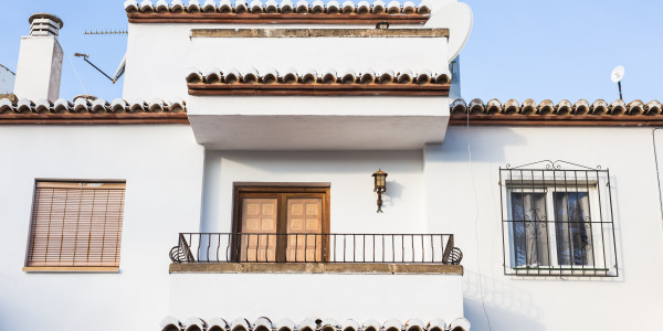 Pintar Fachadas de Casas Unifamiliares / Chalets en Huesca · Pinturas Especiales Anticorrosivas y de Alta Resistencia