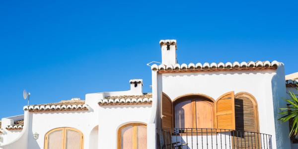 Pintar Fachadas de Casas Unifamiliares / Chalets en Huesca · Pinturas para Pintado de Fachadas Metálicas o de Hormigón