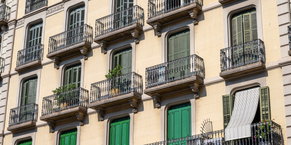 Pintar Fachadas y Patios de Luces de Comunidades Vecinos / Propietarios en Huesca · Reparación y Preparación de Superficies