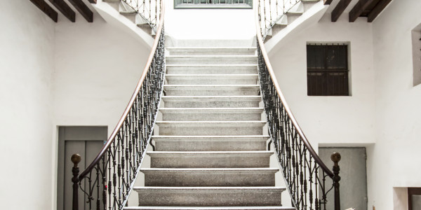 Rehabilitación y Restauración de Fachadas en Huesca · Pintado de Escaleras, Patios Interiores, Patios de Luces, Ascensores